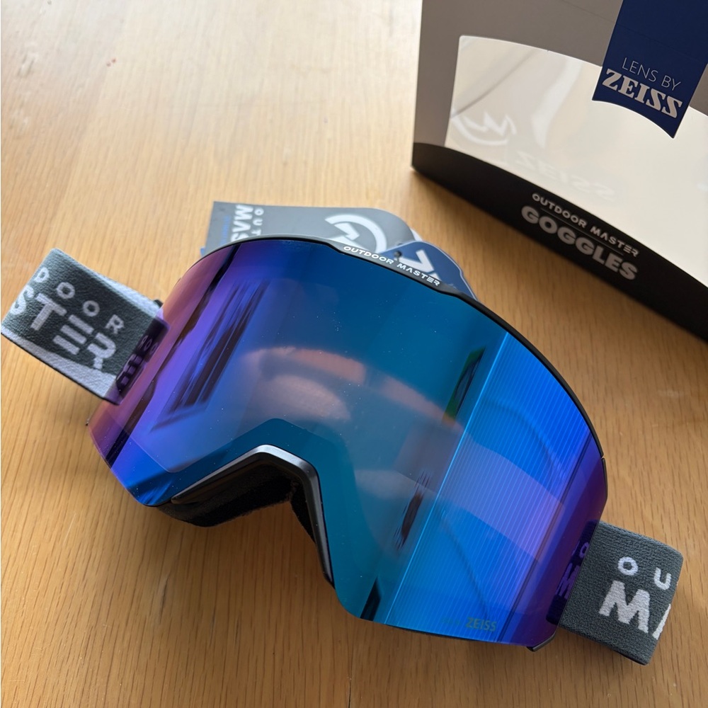 Outdoor Master Snow Goggles with Zeiss Lens